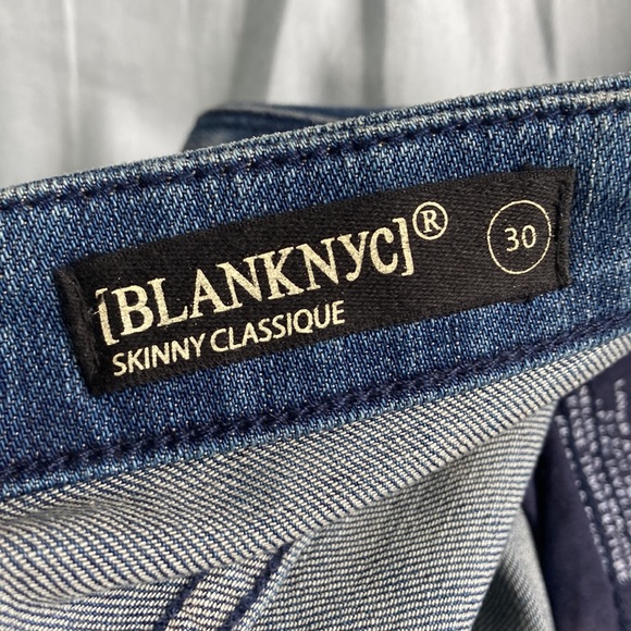 BLANK NYC rare embroidered distressed jeans with slit knees and frayed hems - Picture 7 of 12